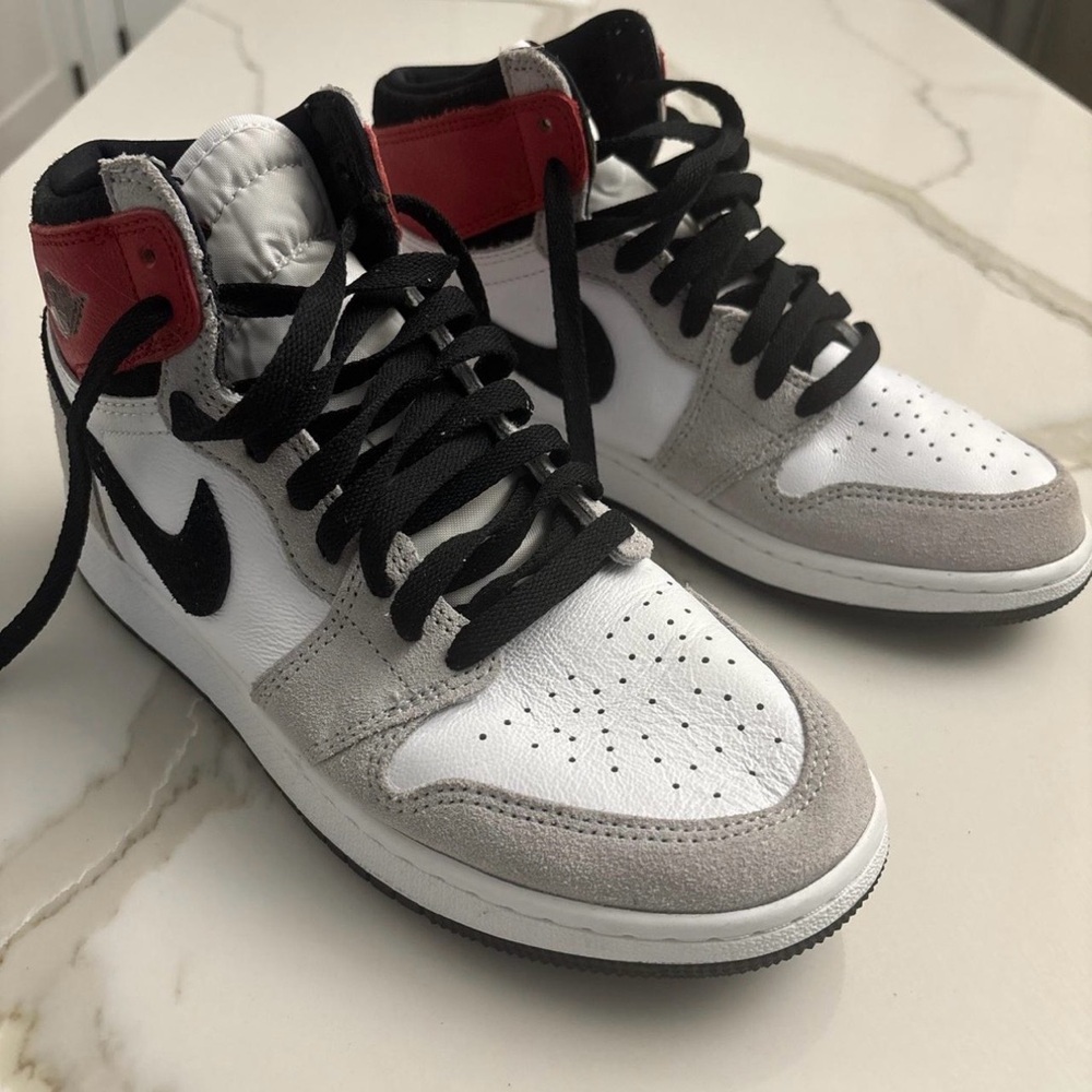 Jordan 1 Retro High Light Smoke Grey